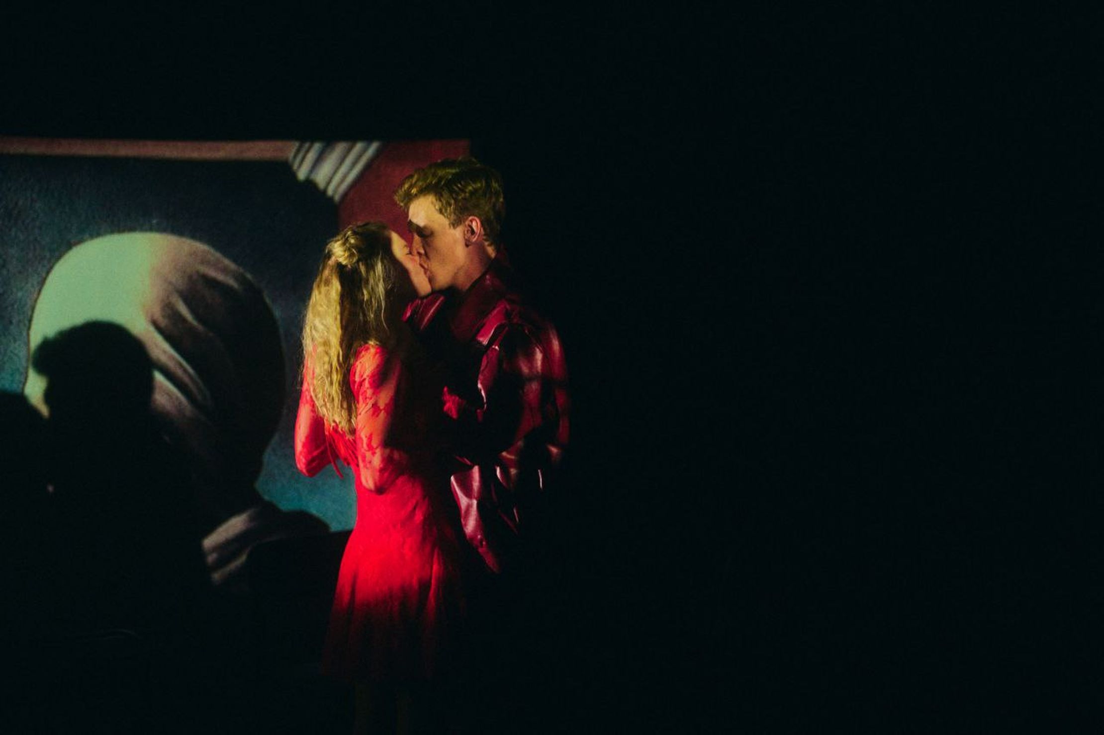 Смех в темноте – афиша