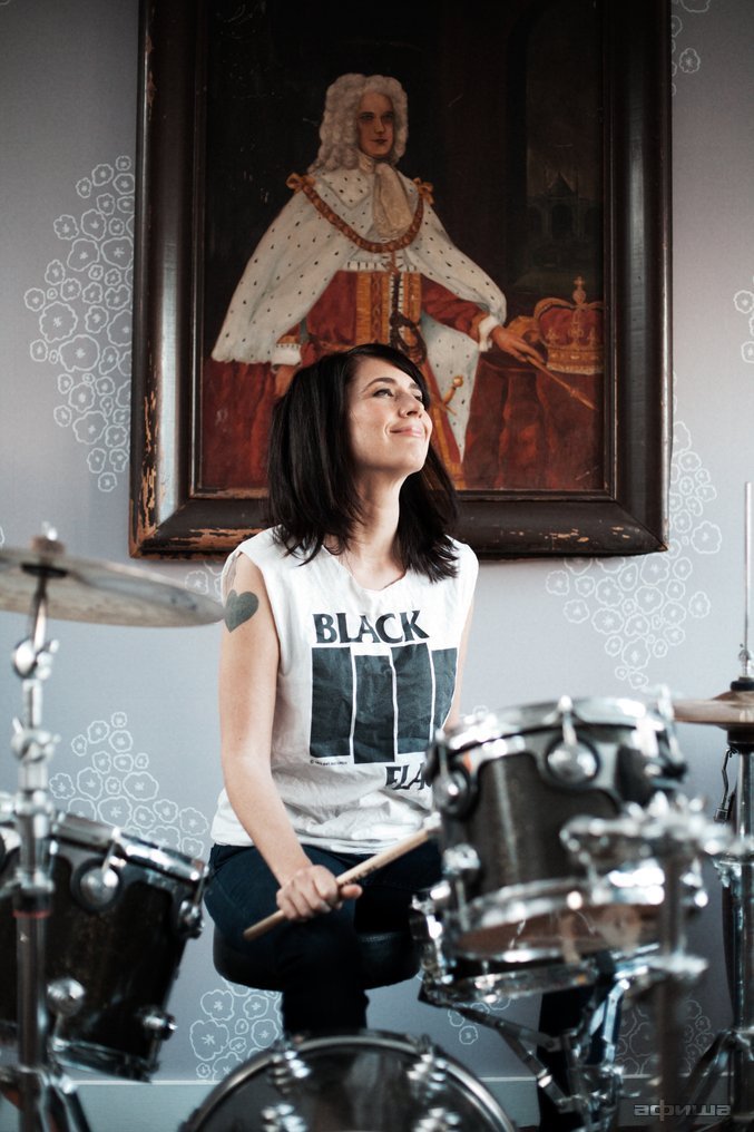 Панк-певица – афиша