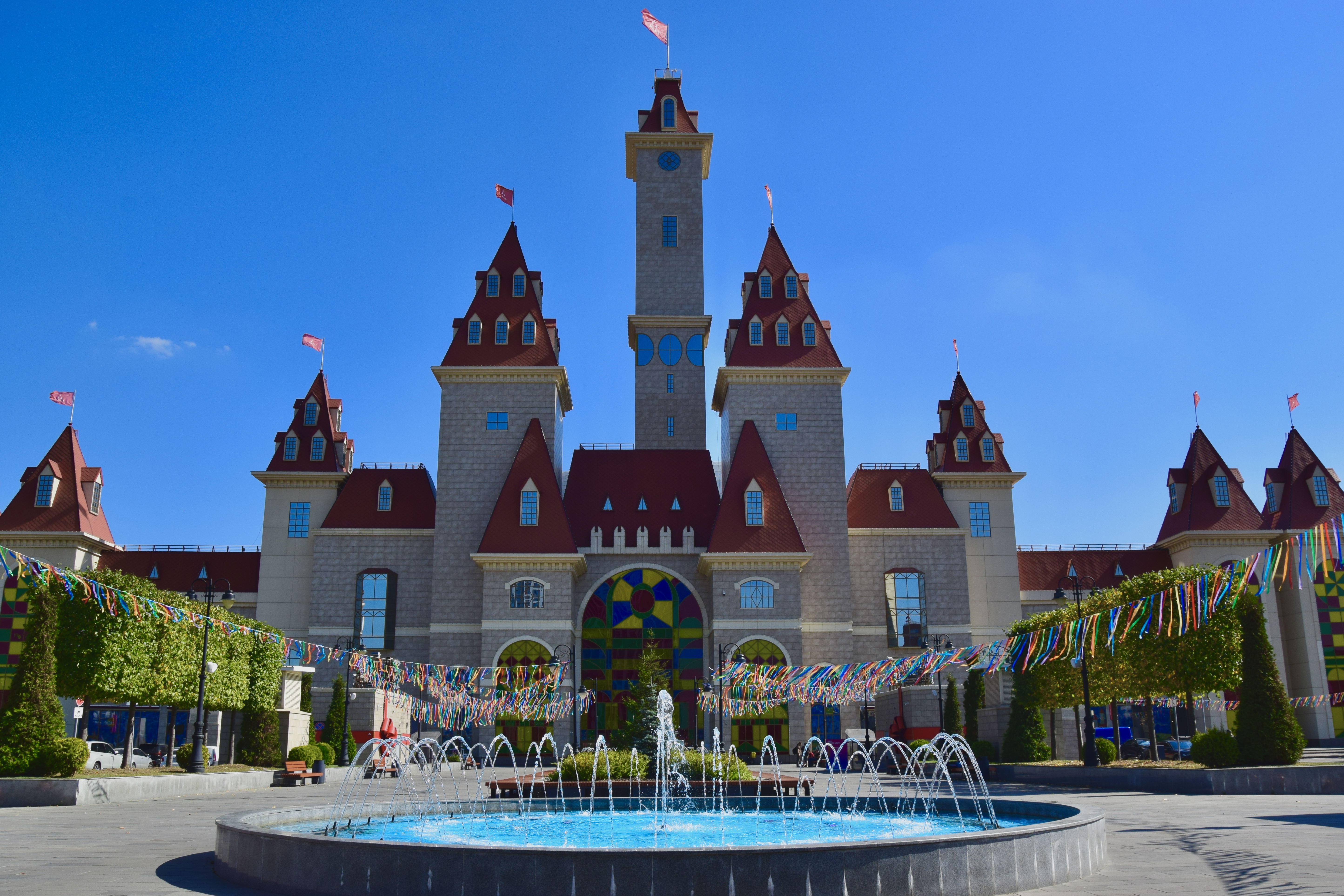 Дрим айленд парк в москве. Диснейленд в москве остров мечты. Остров мечты в нагатинской. Фестиваль индии остров мечты. Остров мечты, мытищи.