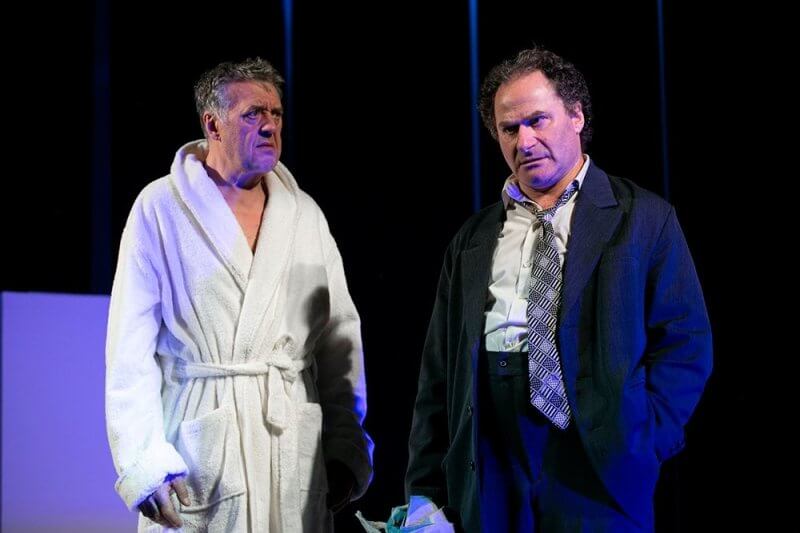 Фальшивая нота – афиша