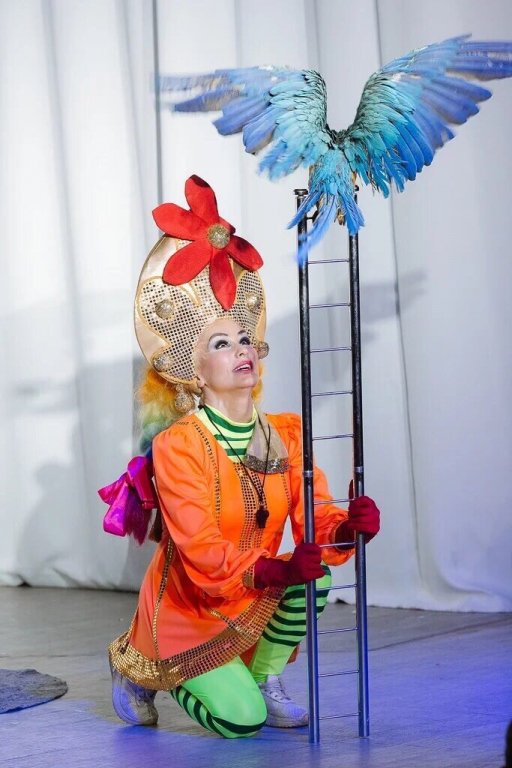 Представление веселых попугаев – афиша