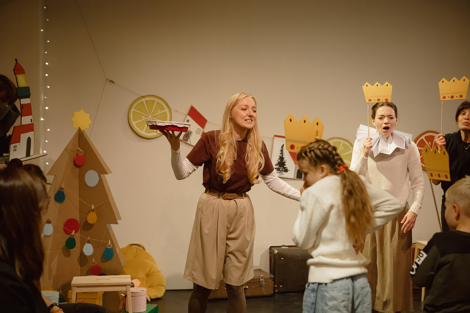 Домашняя елка. Новогодние истории Бродячего театра – афиша