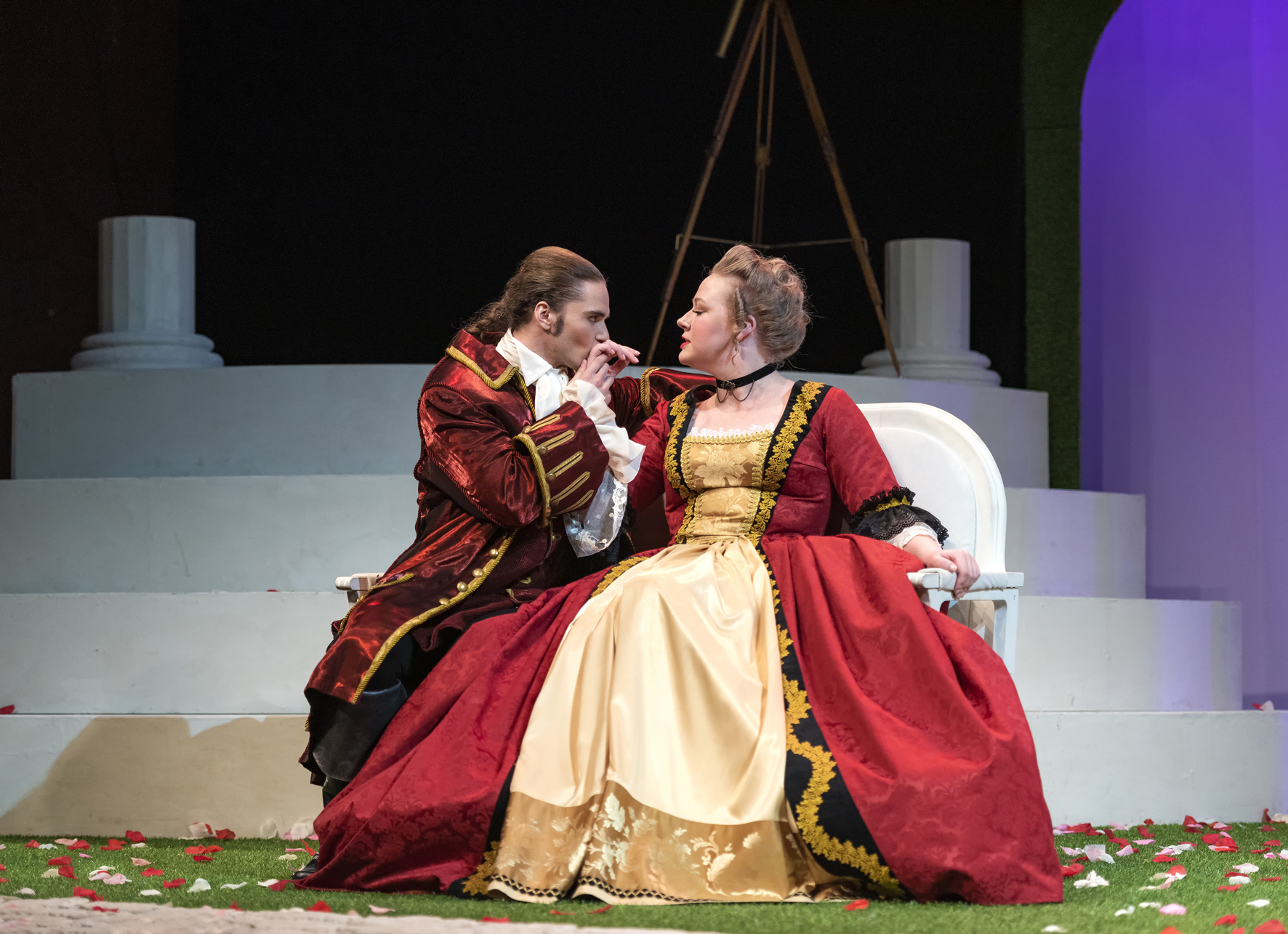 Любовь — книга золотая – афиша