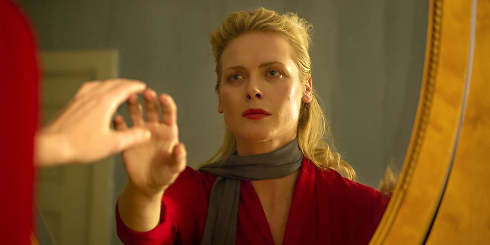 Қысқыш ағып жатқан тесікті жалайды