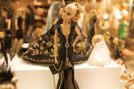 Barbie и ее аксессуары – афиша