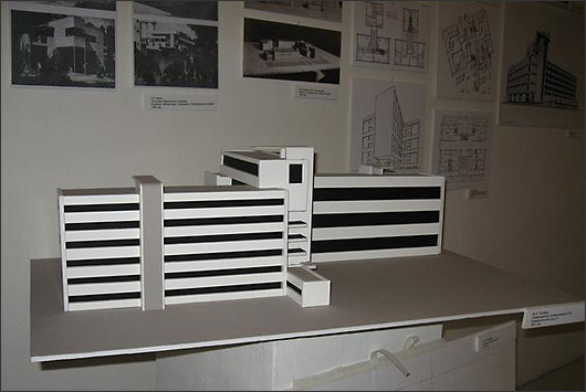 Первая выставка современной архитектуры – афиша
