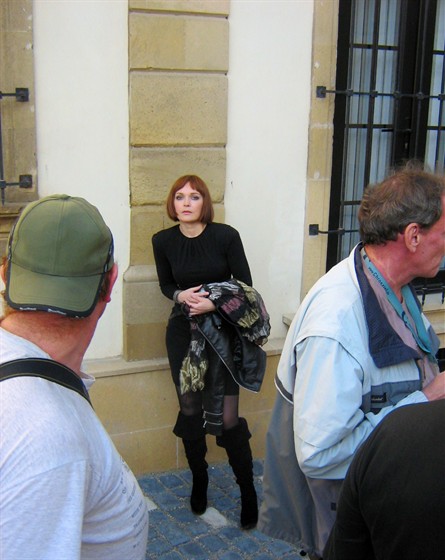 Қызды қалың әтеш жарып жібереді