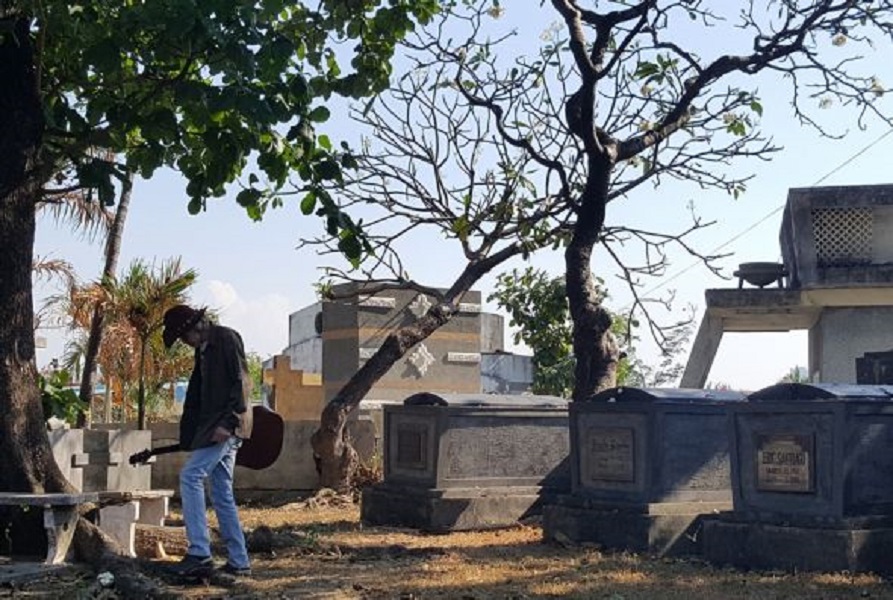 Песни на кладбище – афиша
