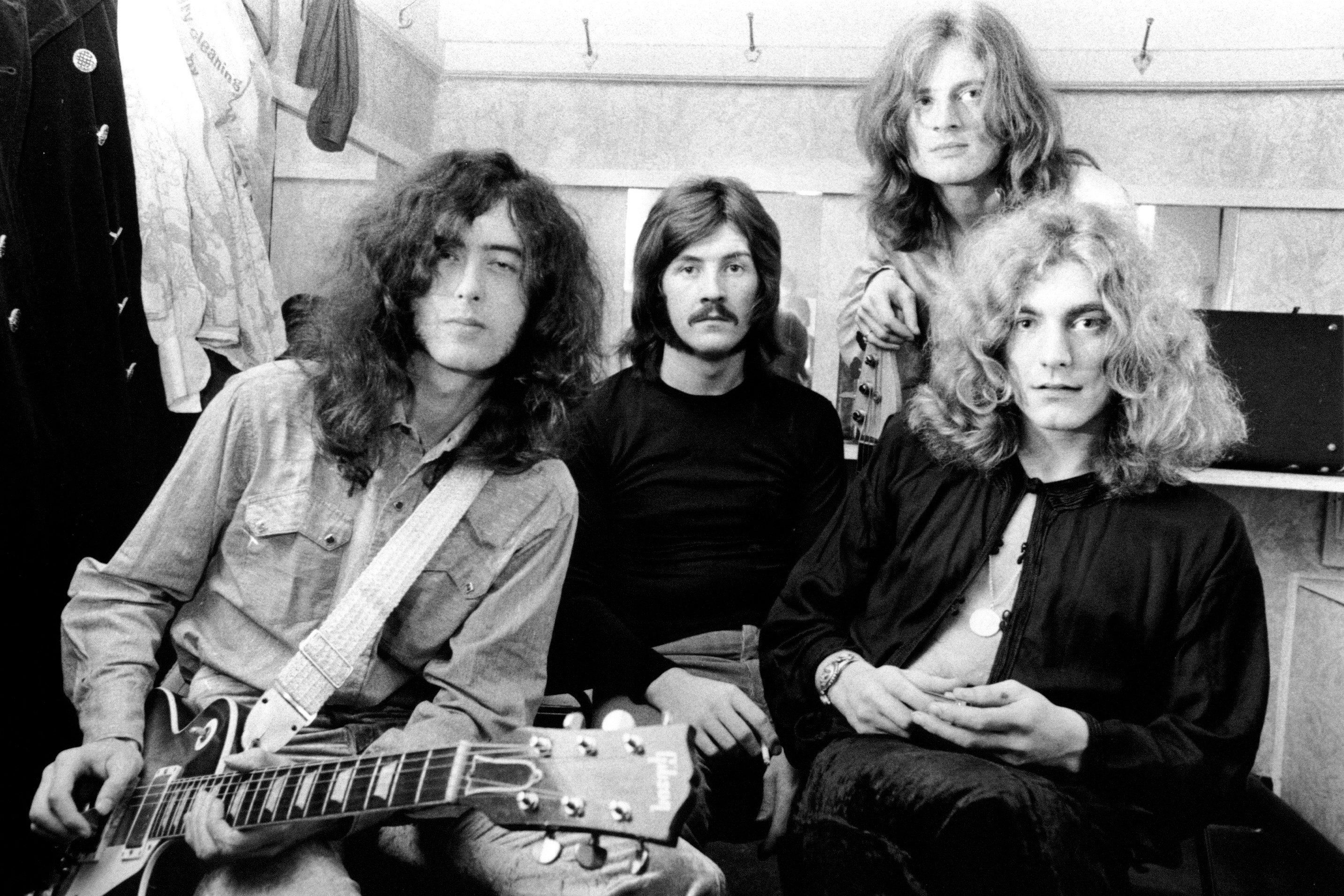 Led zeppelin 1. Led zeppelin на сцене. Группа led zeppelin 1968. Led zeppelin. Группа лед зеппелин.